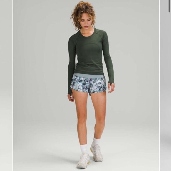 Lululemon Speed Up LowRise Short 2  5Kaleidofloral Multi  Blue Cast 8 - Picture 3 of 11